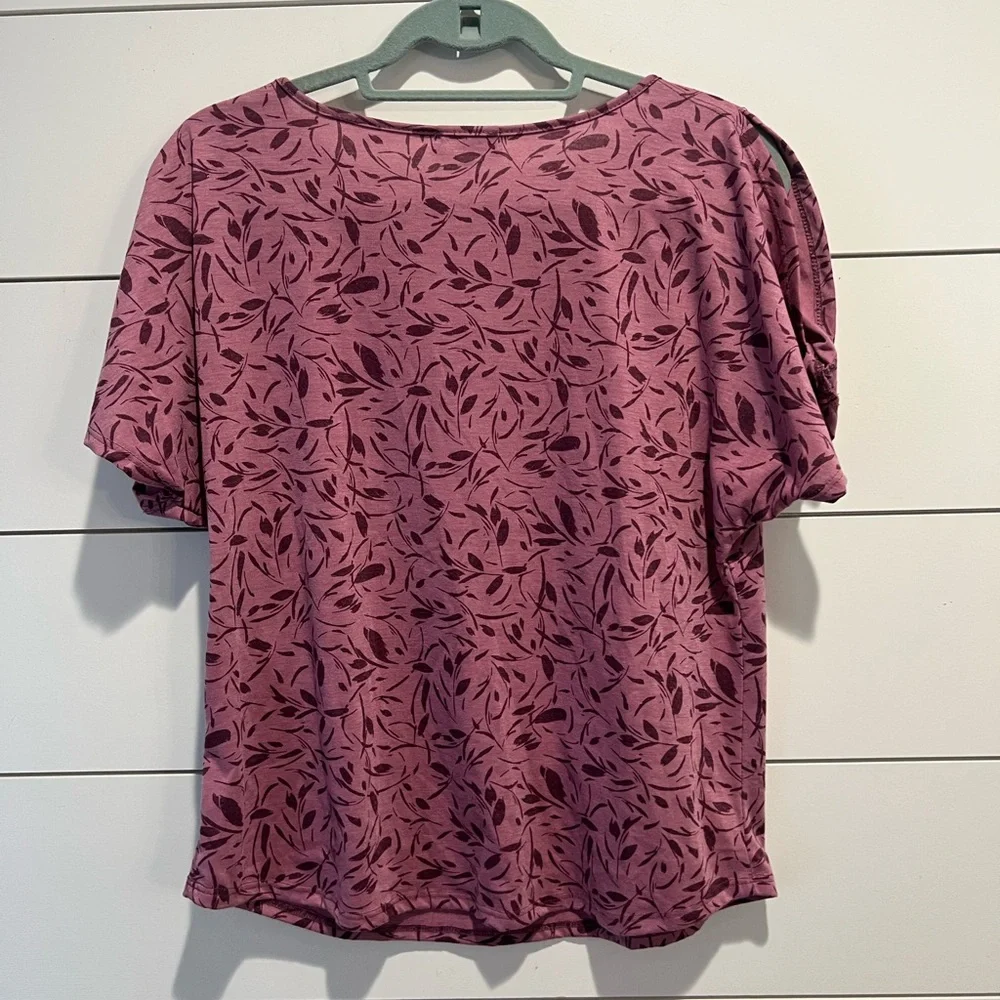 Colette Romey cold shoulder knit top. - Picture 4 of 4